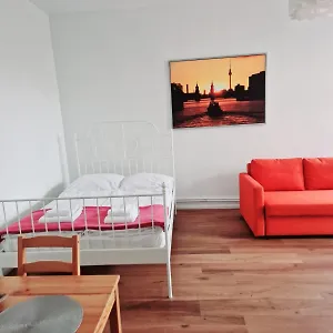 City Studio For 4, Near Sonnenallee Berlin